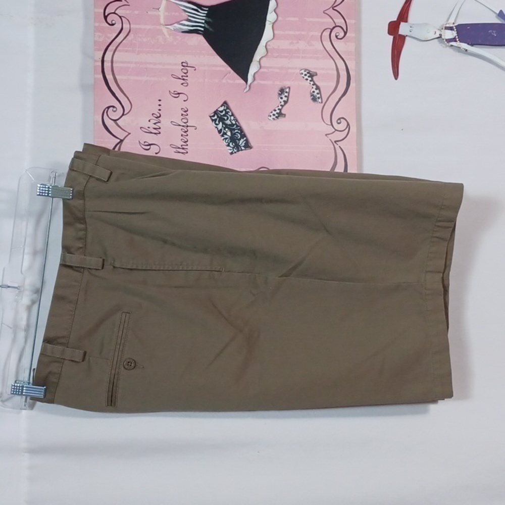 BOB TIMBERLAKE MENS SHORTS SIZE 40 IN A BEAUTIFUL KHAKI